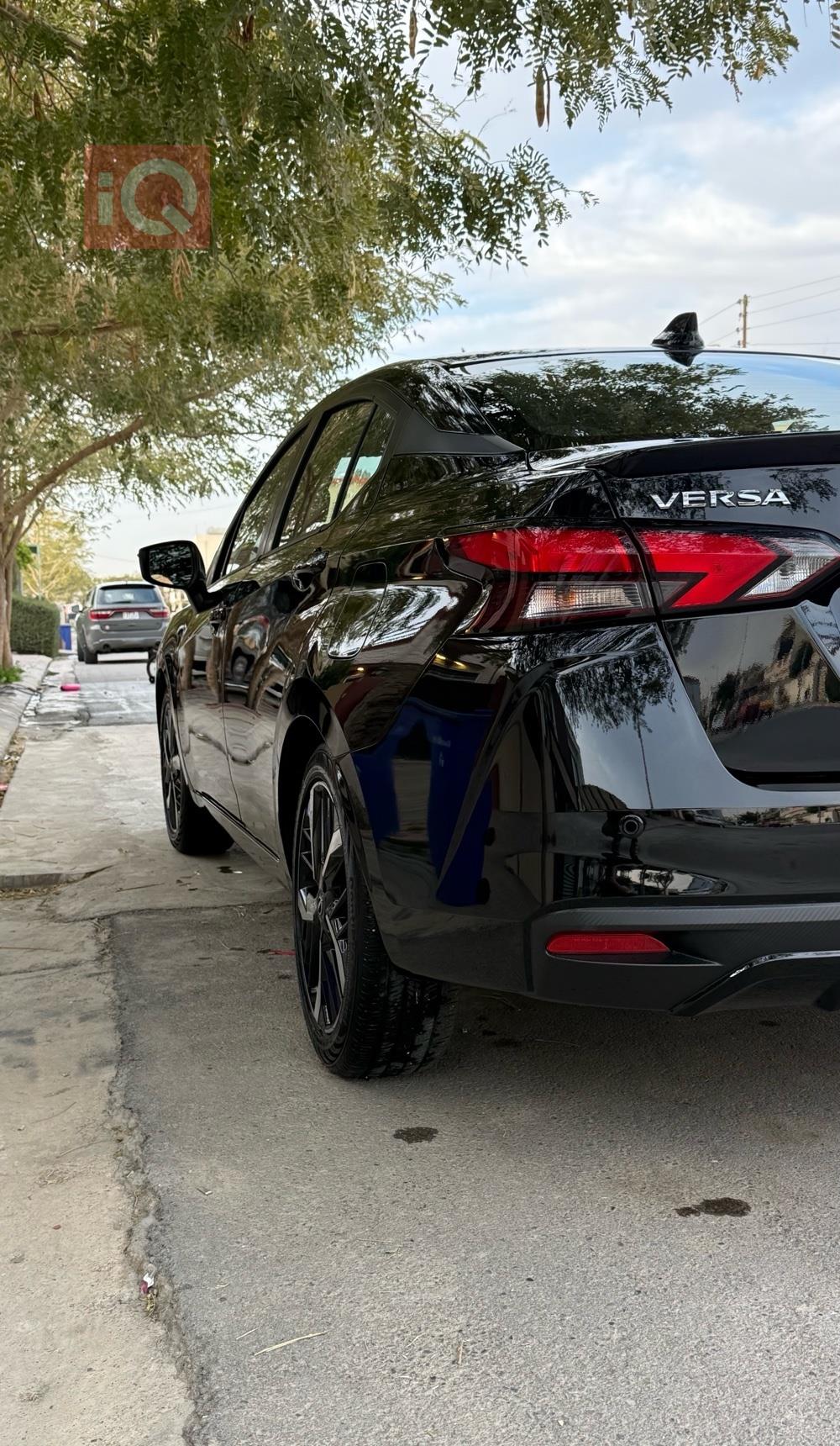 نيسان فيرسا